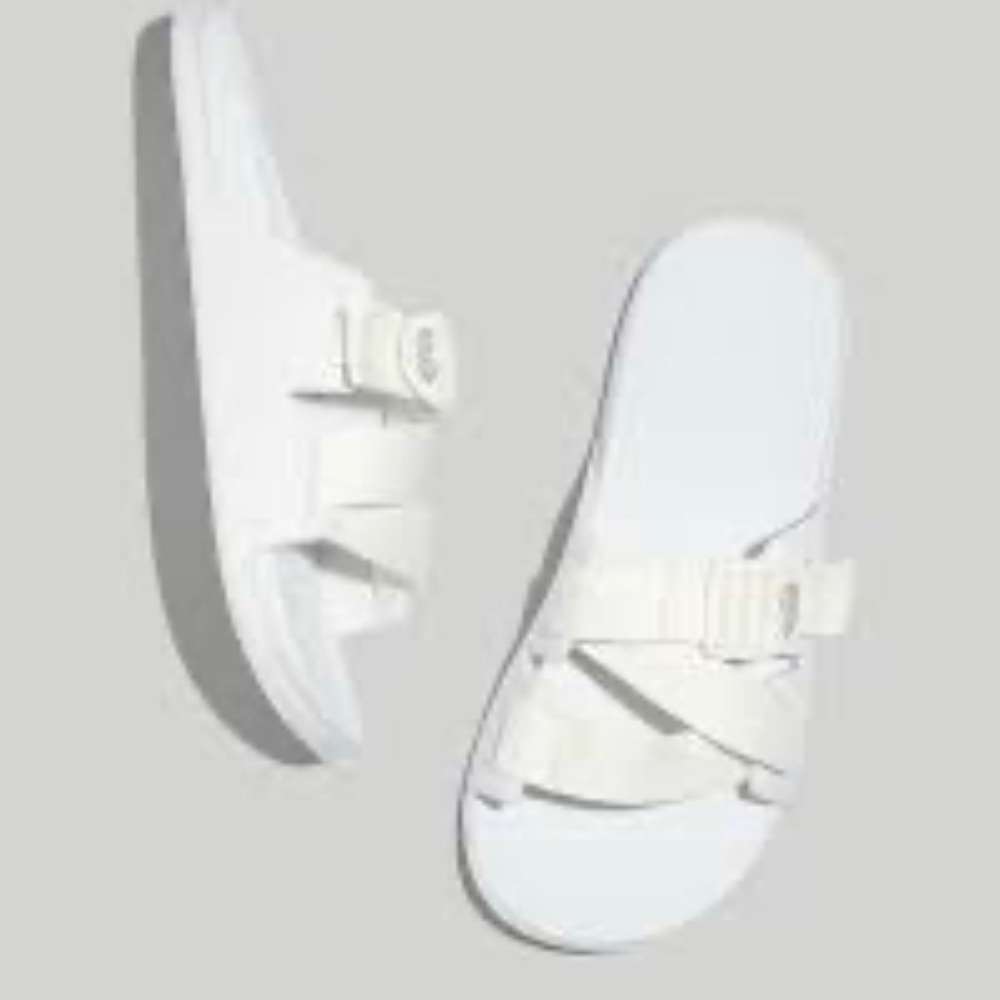 EUC Chacó white sandal